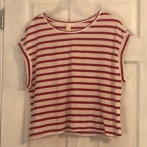 Basic red and white striped short sleeve shirt